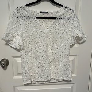 JEUVRE NWOT WHITE PATTERN BLOUSE